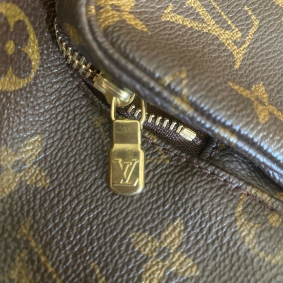 Louis Vuitton Montsouris MM Backpack - Picture 9 of 12